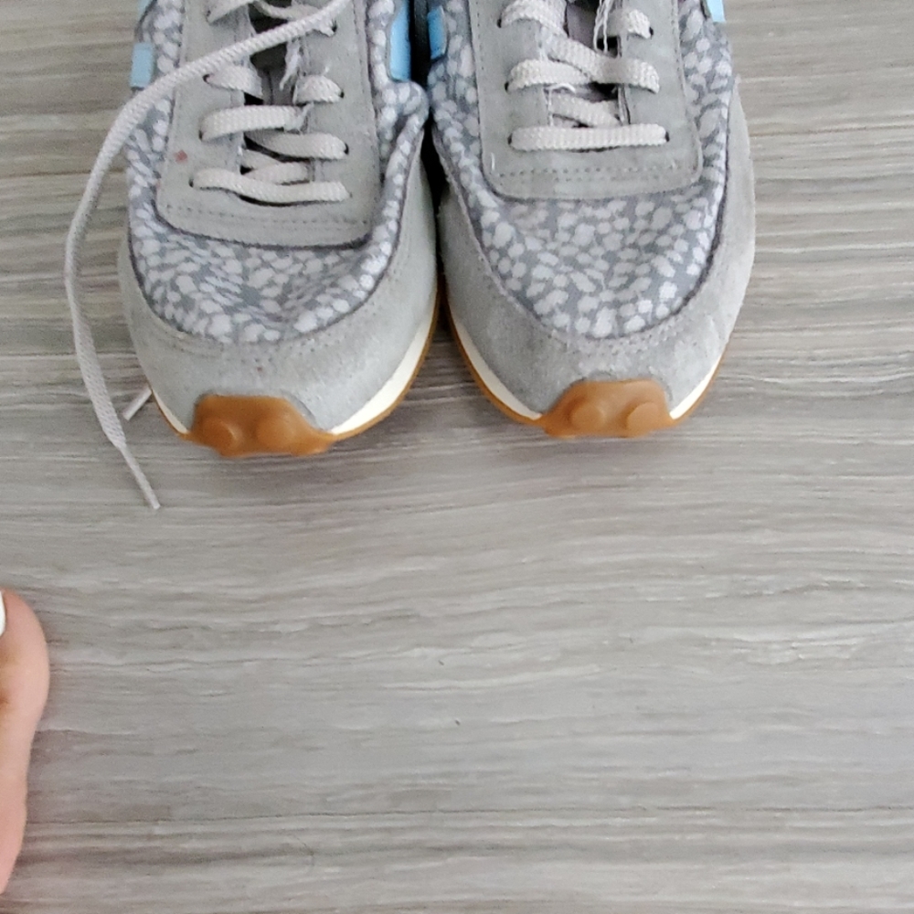 New balance - Picture 4 of 5